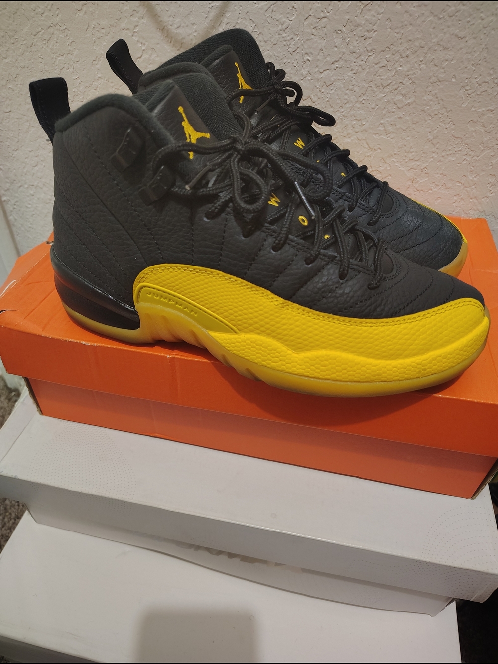 Air Jordan 12 Retro 'University Gold' Black/Yellow Basketball Shoes